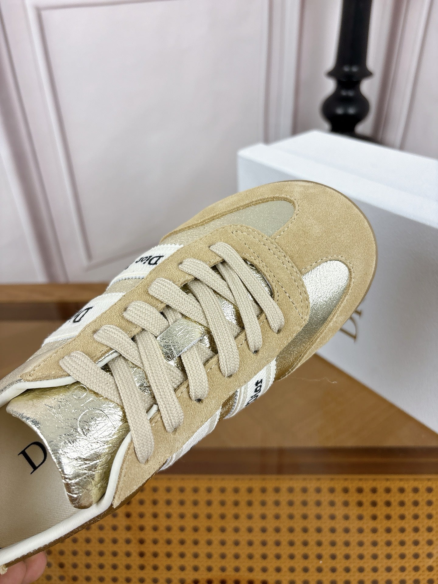 DIOR 26S SNEAKERS IN BEIGE SUEDE AND GOLD METALLIC CALFSKIN
