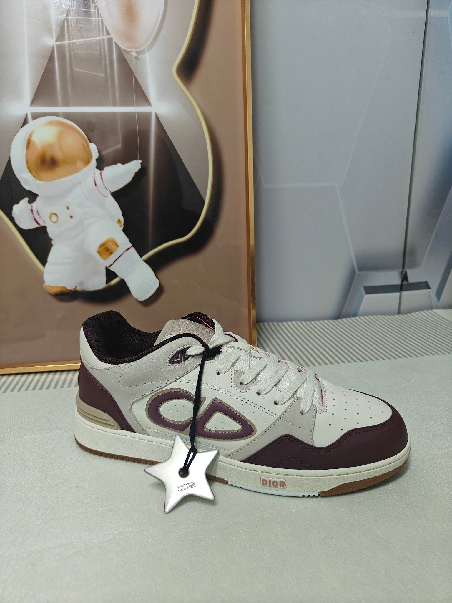 DIOR 26S LOW-TOP SNEAKER IN WHITE AND BURGUNDY RED CALFSKIN STYLE 02