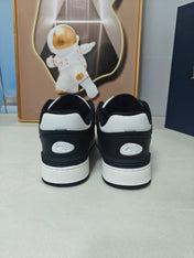 DIOR 26S LOW-TOP SNEAKER IN WHITE AND BLACK CALFSKIN STYLE 02