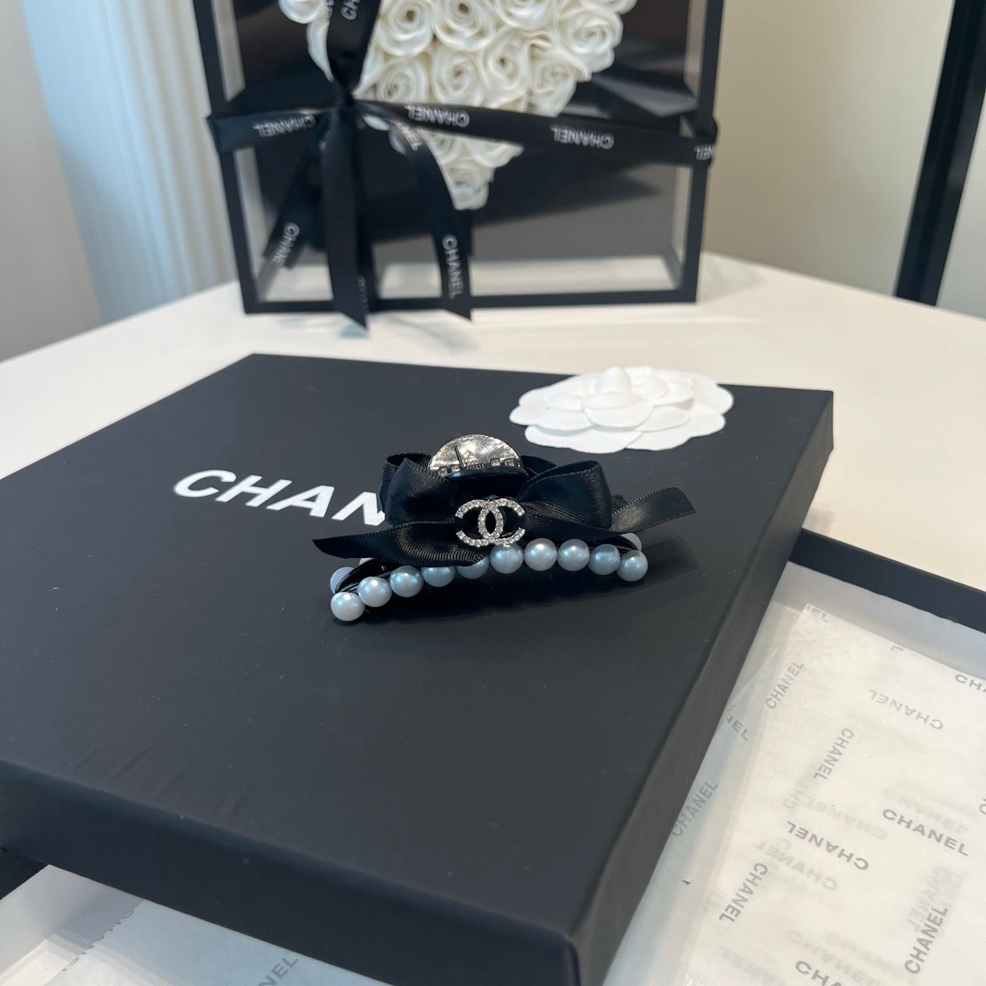 CHANEL 26S HAIR CLIP IN BLACK BOW PEARL 505323