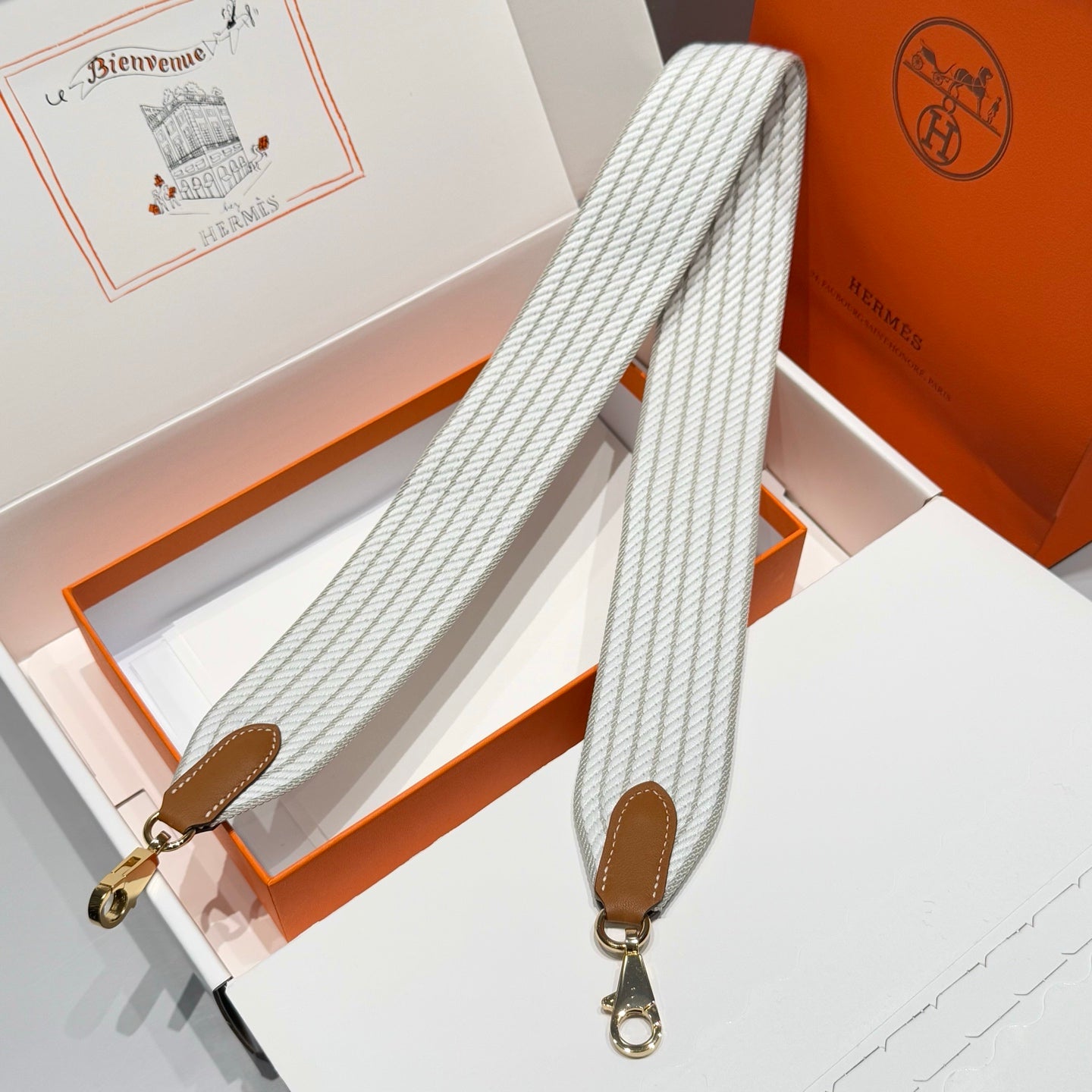 25S HERMES BAG STRAP GRAY AND WHITE PATTERN 85 IN CANVAS GOLD HARDWARE