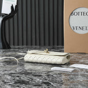 BOTTEGA VENETA 25S ANDIAMO POUCH 19 IN IVORY CALFSKIN GOLD HARDWARE