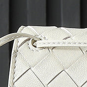 BOTTEGA VENETA 25S ANDIAMO POUCH 19 IN IVORY CALFSKIN GOLD HARDWARE