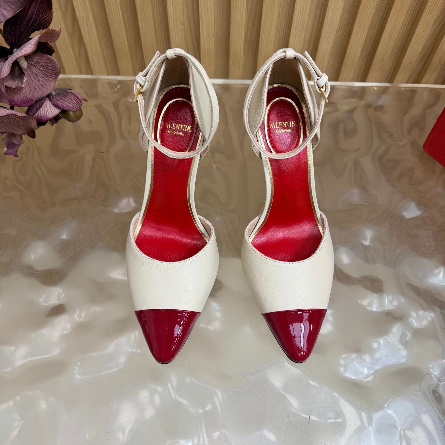 VALENTINO 26S ANKLE-STRA PUMPS 100 MM IN OFF-WHITE AND RED CALFSKIN