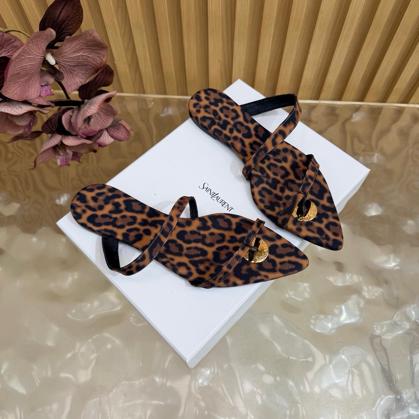 YSL 26S THONG SANDALS IN BROWN AND BLACK LEOPARD PRINT FABRIC