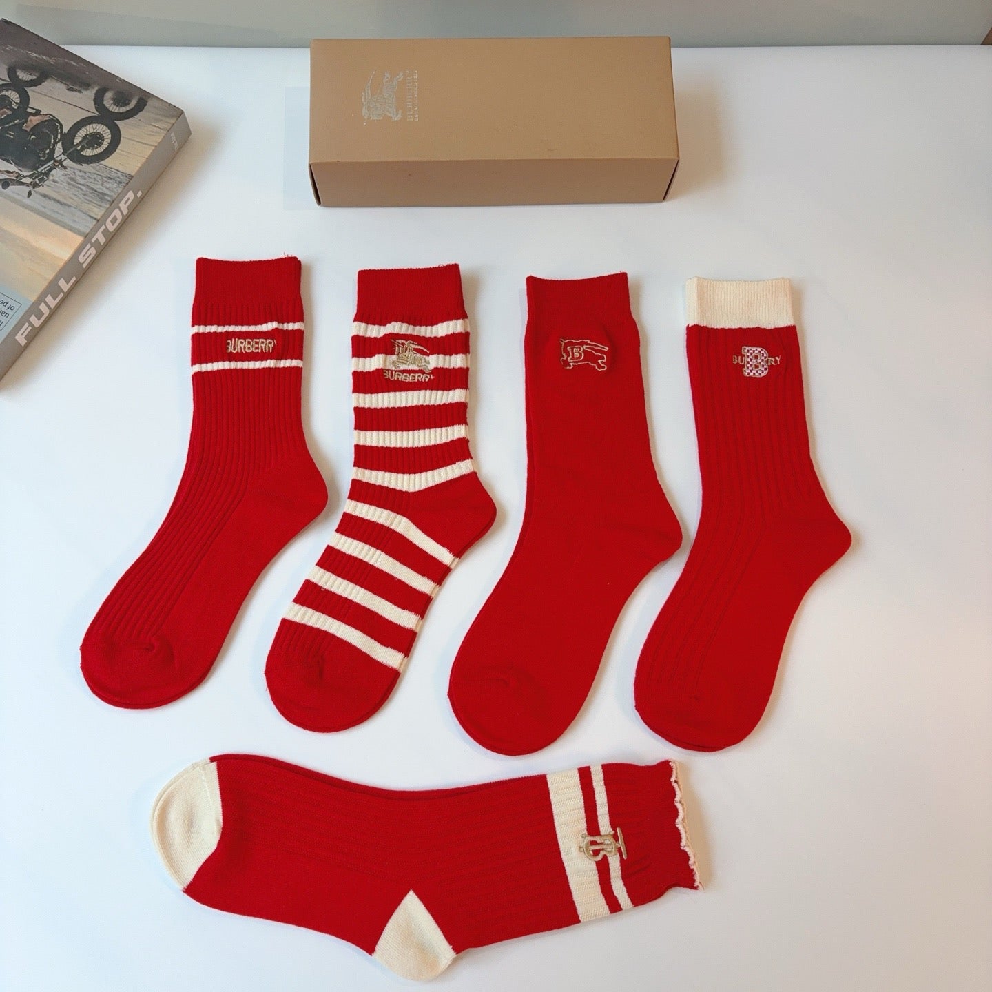BURBERRY 26S CREW SOCKS 154399 (1 BOX)