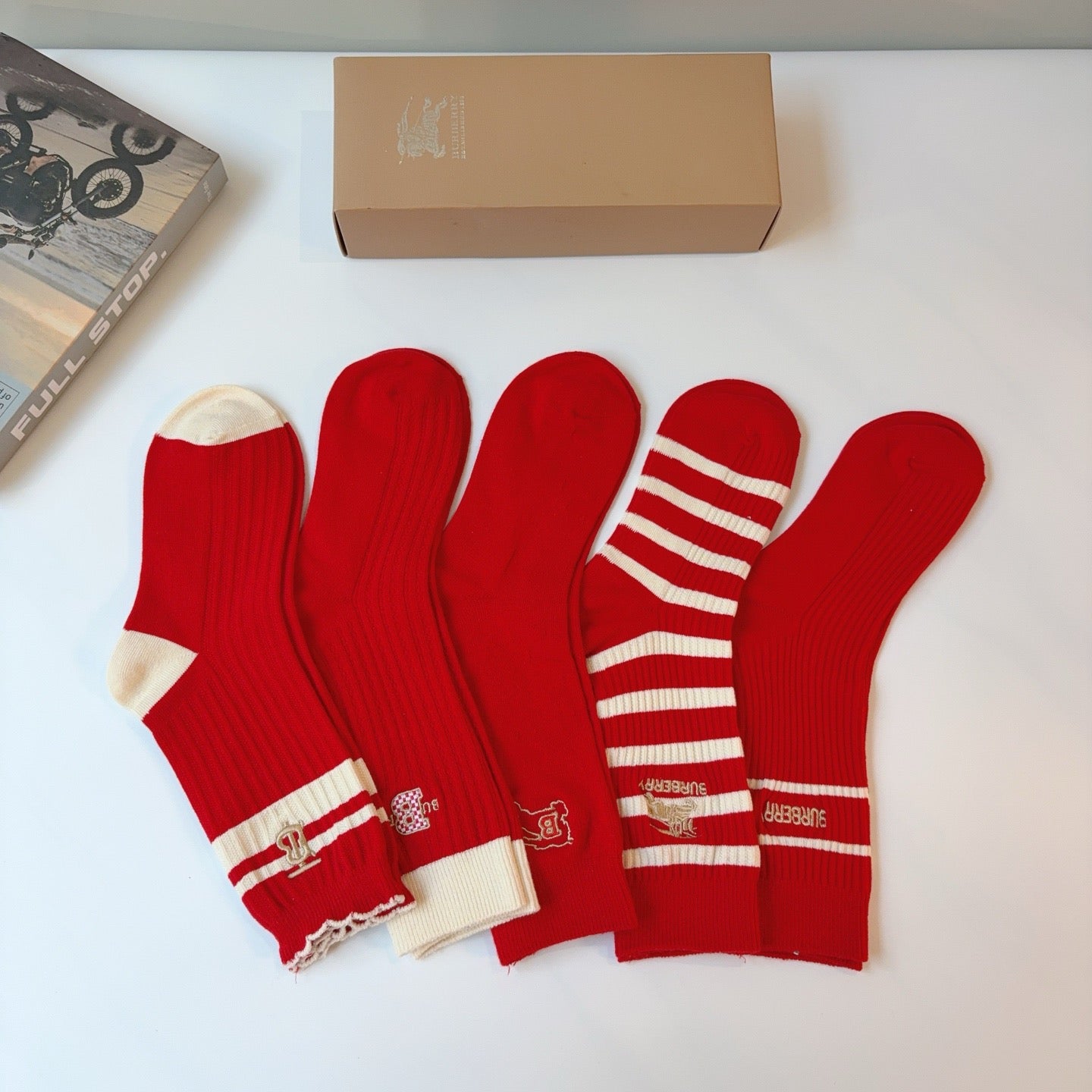 BURBERRY 26S CREW SOCKS 154399 (1 BOX)