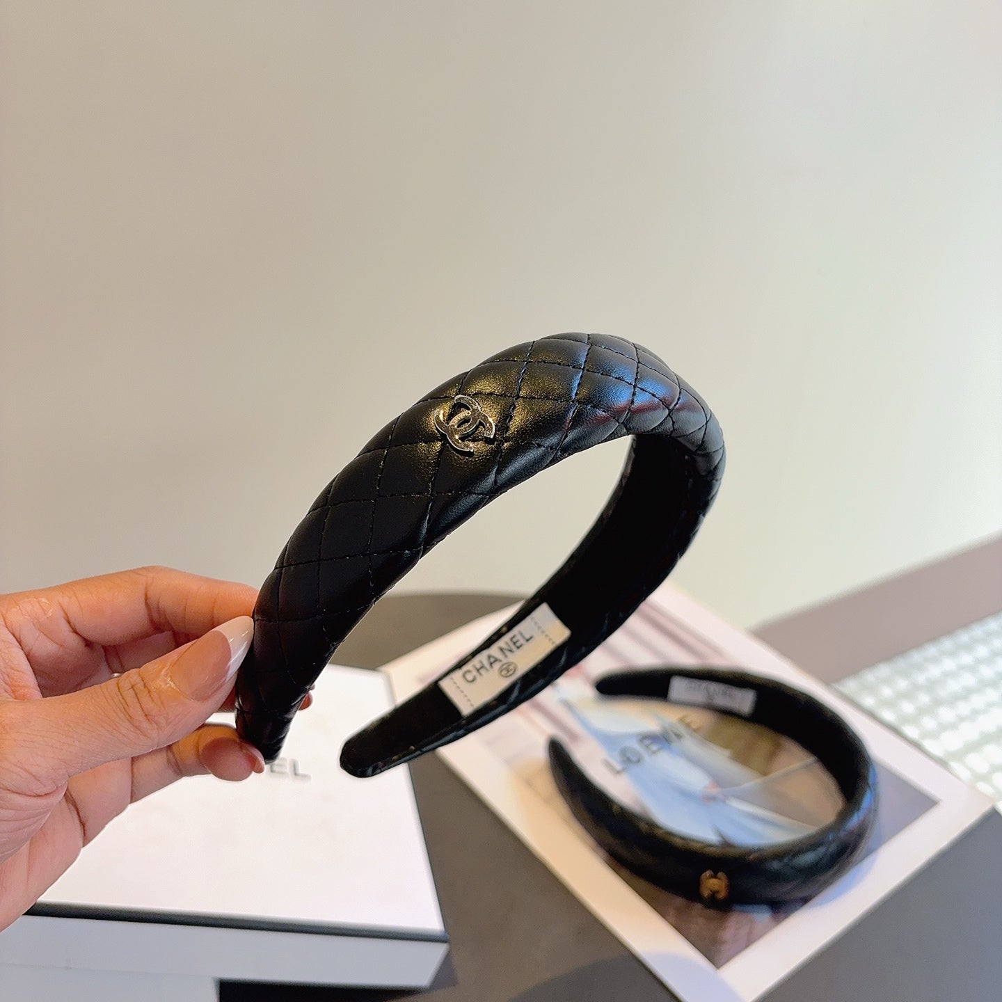 CHANEL 26S HEADBANDS IN BLACK QUILTED LAMBSKIN 505348