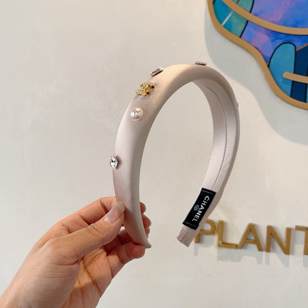 CHANEL 26S HEADBAND IN LIGHT PINK FABRIC 505240