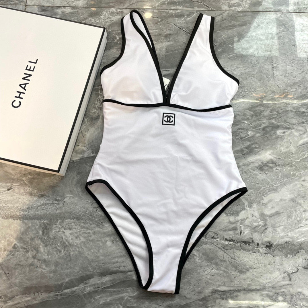 CC BIKINI SWIMSUIT SET IN WHITE AND BLACK TRIM 613724