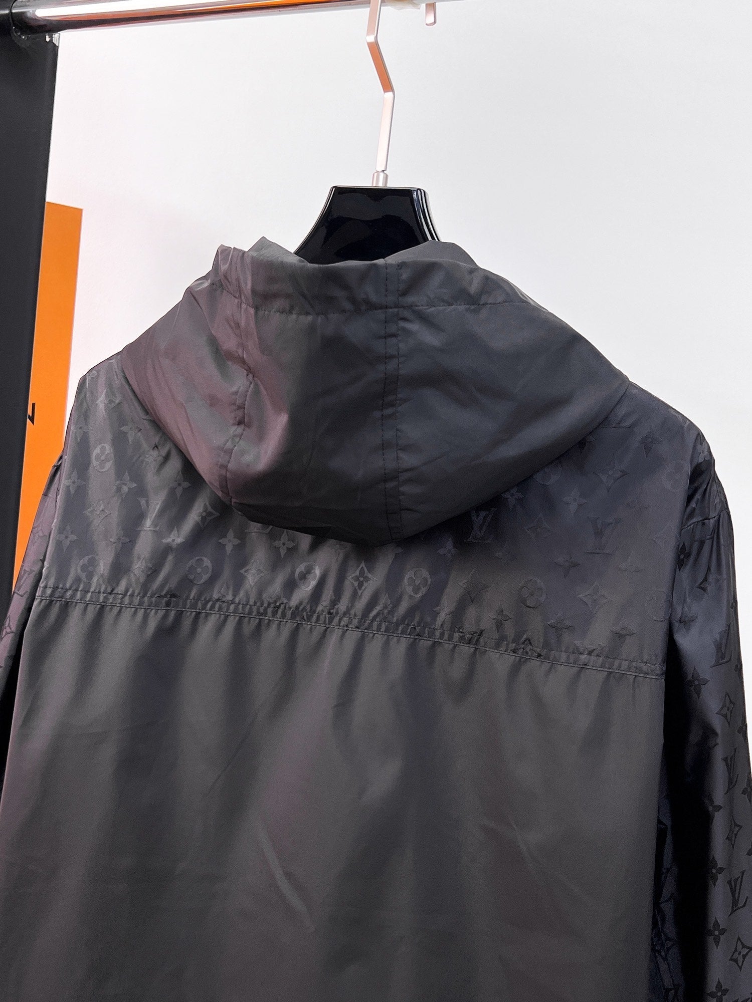 LV BLACK JACKET 239519