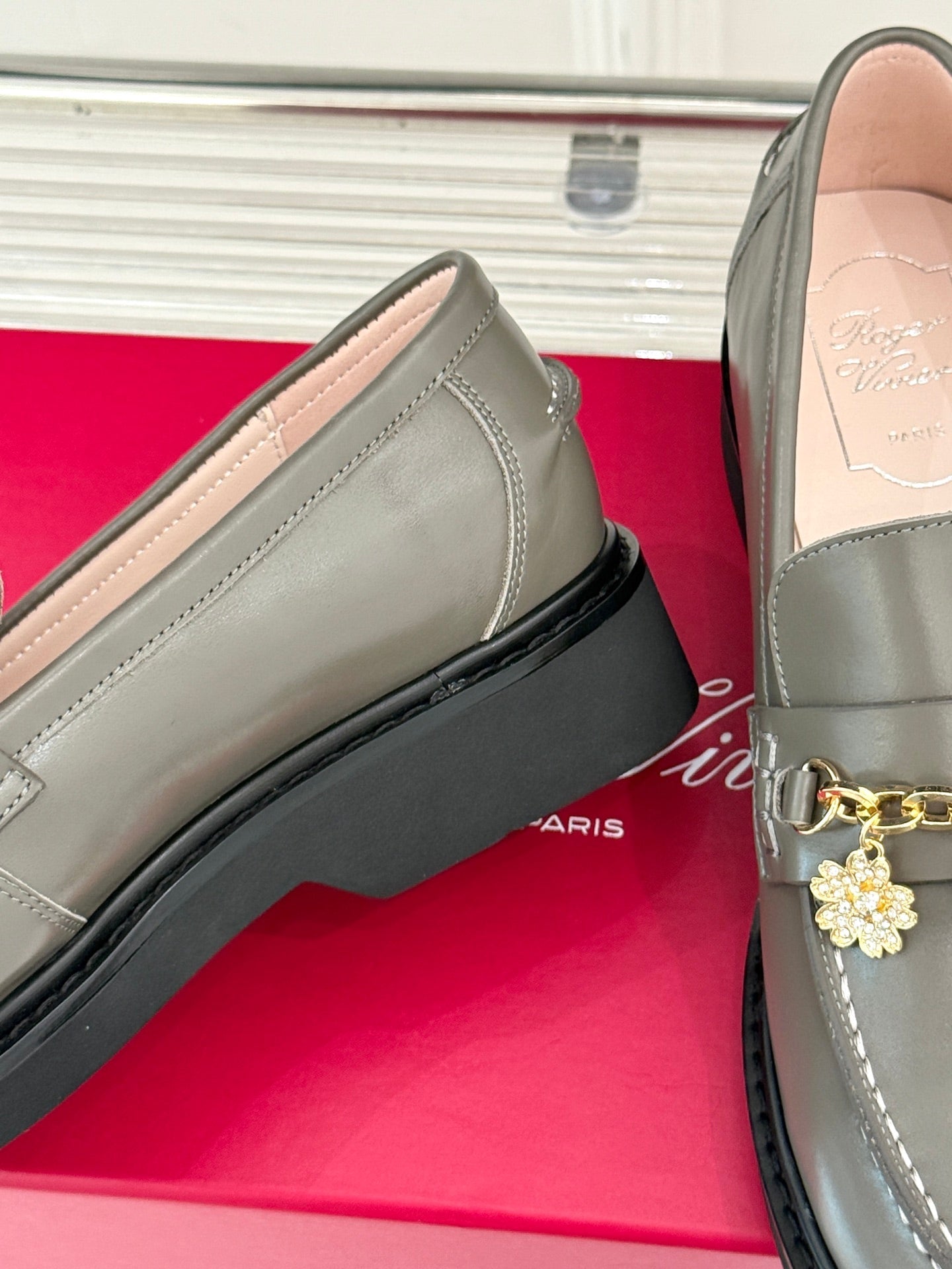 ROGER VIVIER 25S RANGERS CHAIN LOAFER IN OLIVE GRAY CALFSKIN