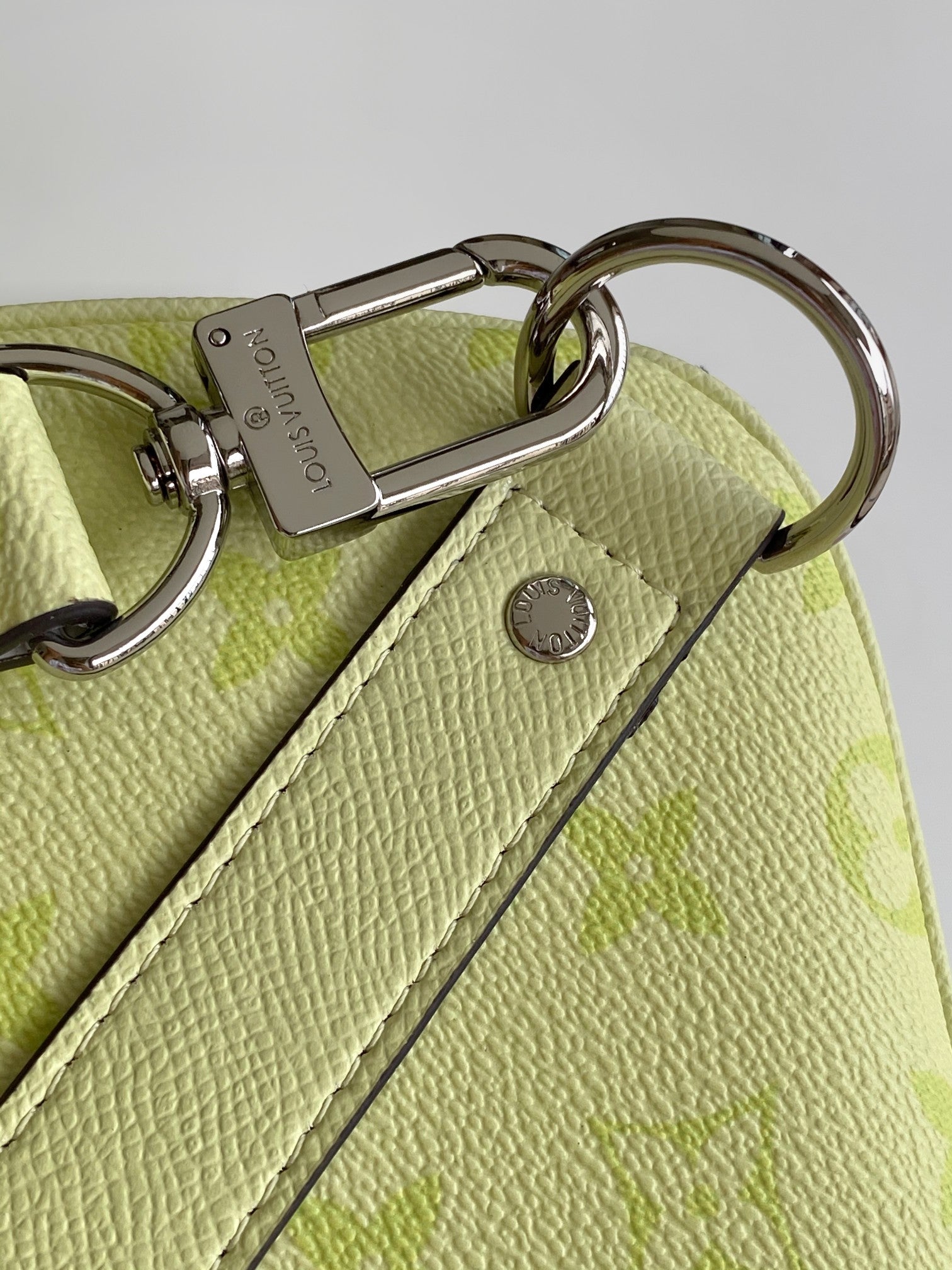 LV 25S KEEPALL BANDOULIÈRE 45 IN LIGHT OLIVE GREEN CALFSKIN SILVER HARDWARE
