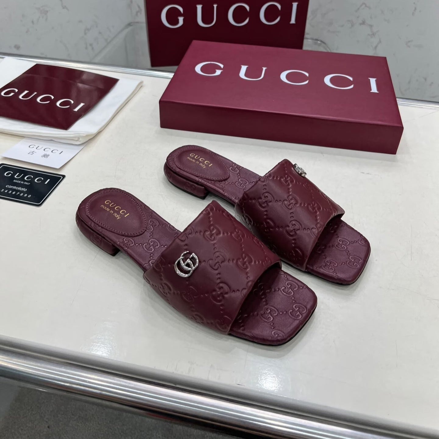 GG CASUAL SLIPPERS IN BURGUNDY RED CALFSKIN LOGO EMBOSSING