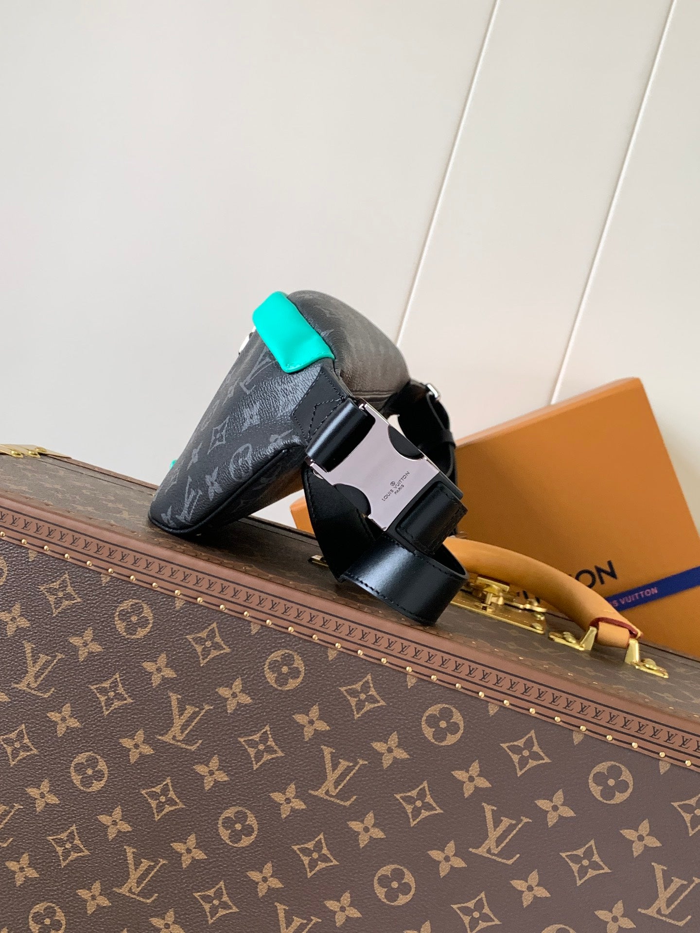 LV 25S DISCOVERY BUMBAG 44 IN BLACK AQUA MONOGRAM ECLIPSE CANVAS AND CALFSKIN