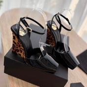 LA SCANDALE HIGH 10 CM WEDGE SANDALS IN BLACK PATENT LEATHER