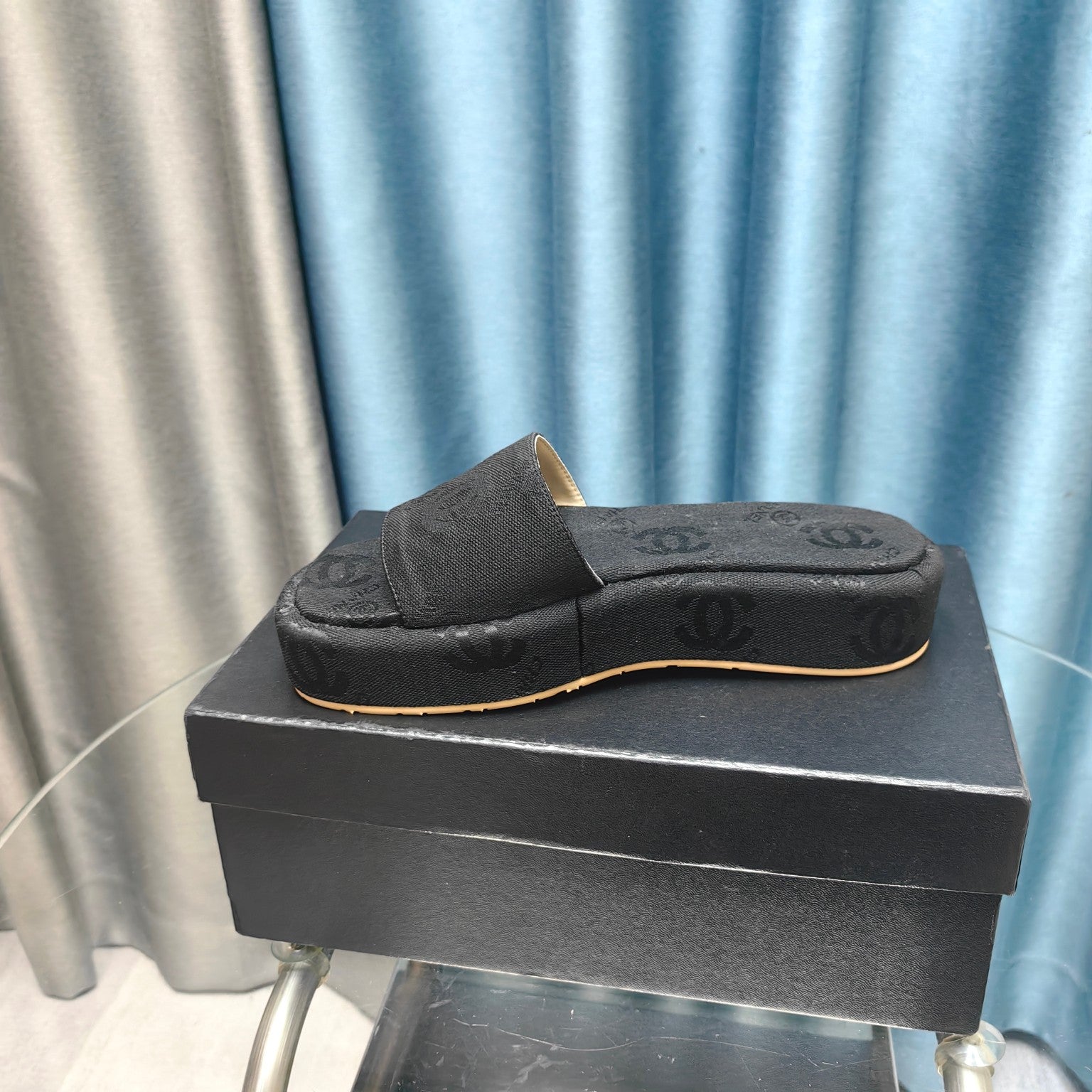 THICK-SOLE SLIPPERS BLACK SATIN