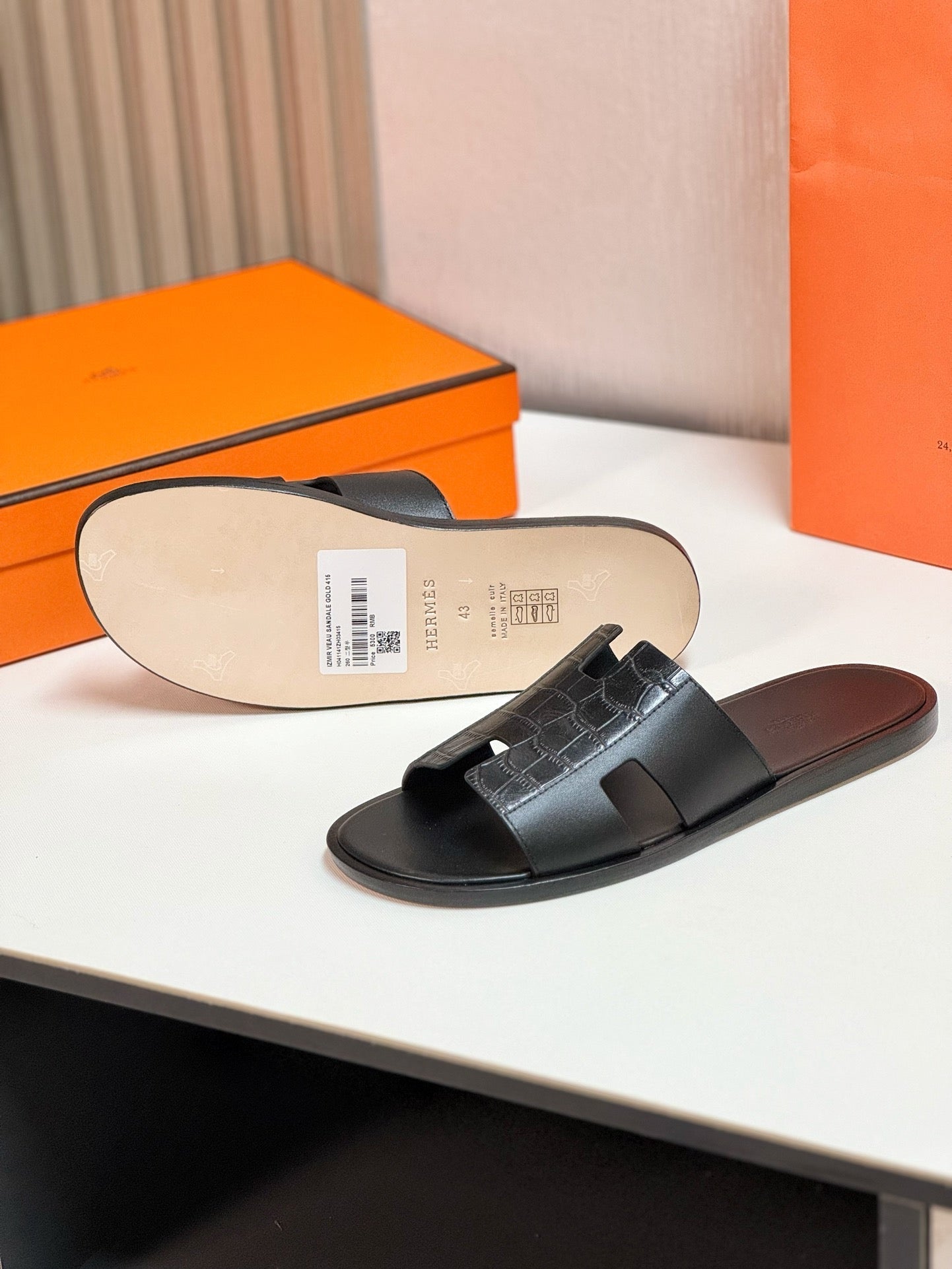 IZMIR SANDAL BLACK LAMBSKIN WITH PATTERNS