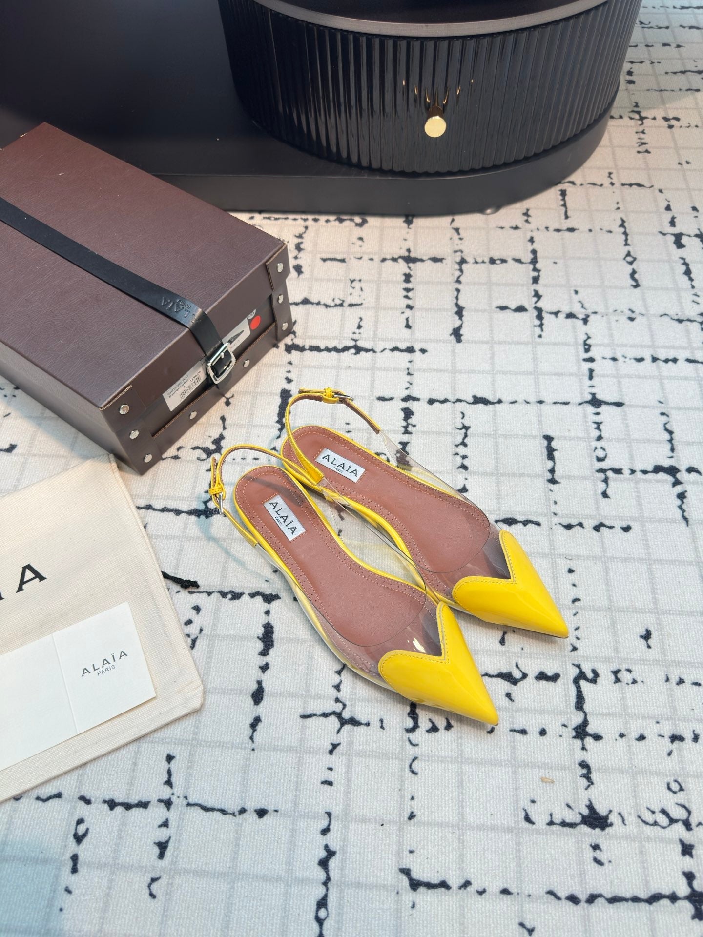 ALAIA FLAT SLINGBACK IN YELLOW PATENT CALFSKIN AND FILM