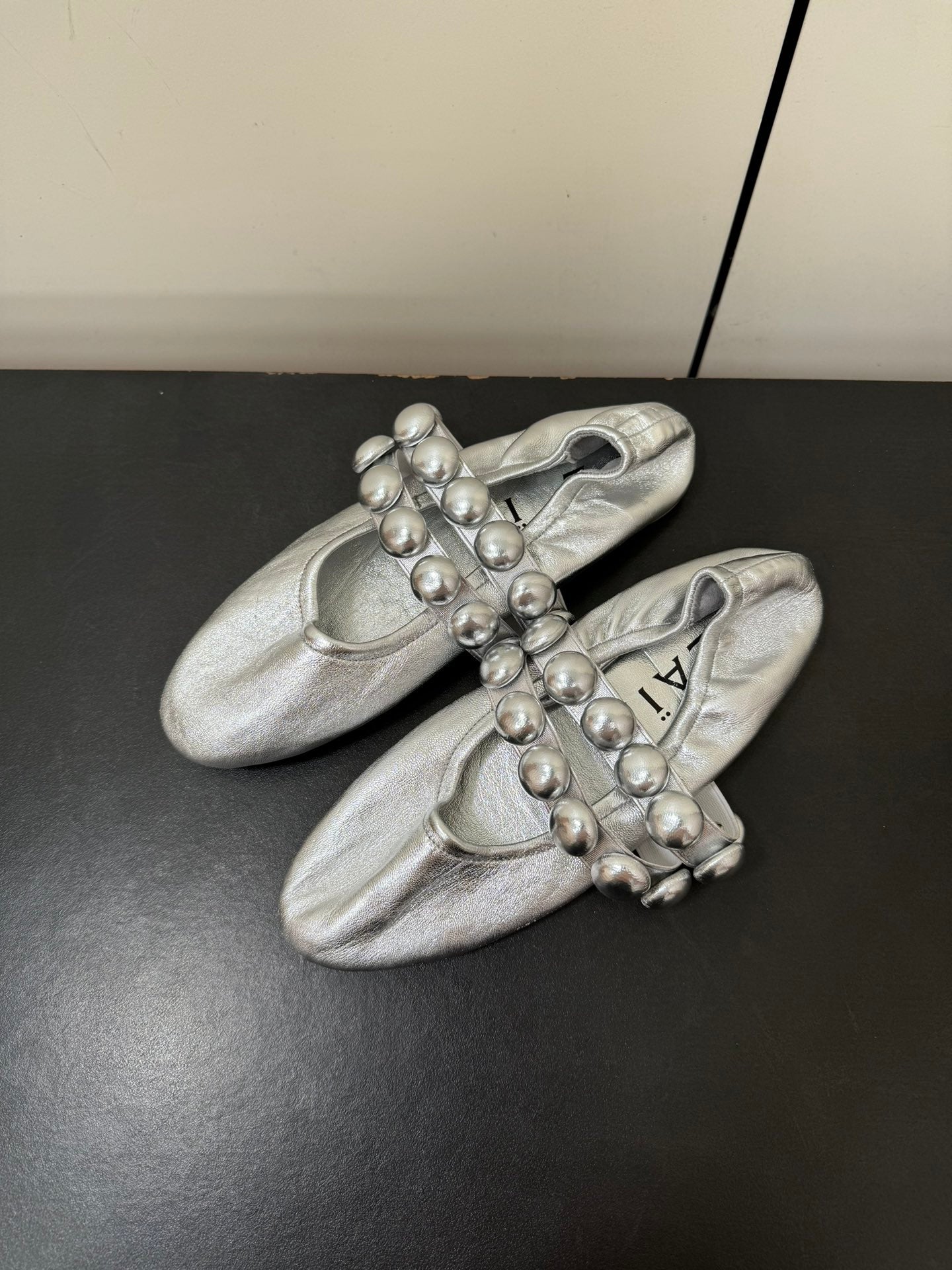 ALAIA SPHERE BALLET FLATS IN SILVER LAMBSKIN