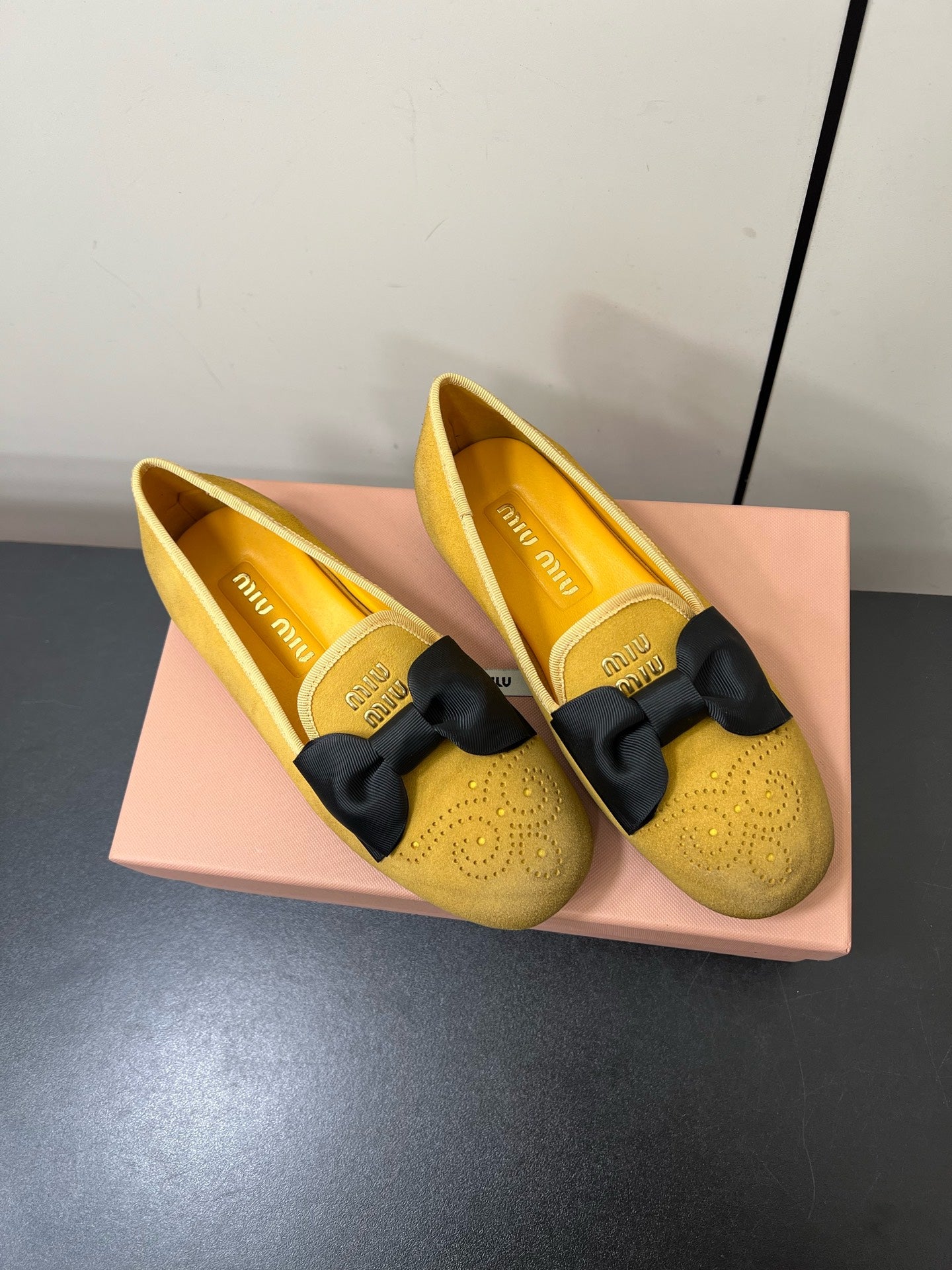 LOAFERS WITH BOW IN DUST YELLOW SUEDE