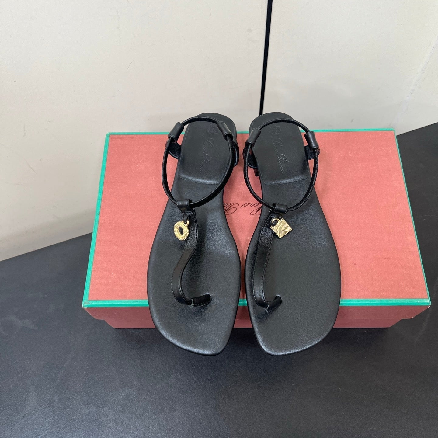 LP MINDIL SANDAL IN BLACK LAMBSKIN