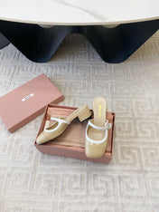 MARY JANE MULE PUMPS IN BEIGE GLOSSY SHEEPSKIN