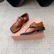 THONG SANDALS IN SIENNA BROWN SHINY LAMBSKIN WITH SILVER BUCKLE