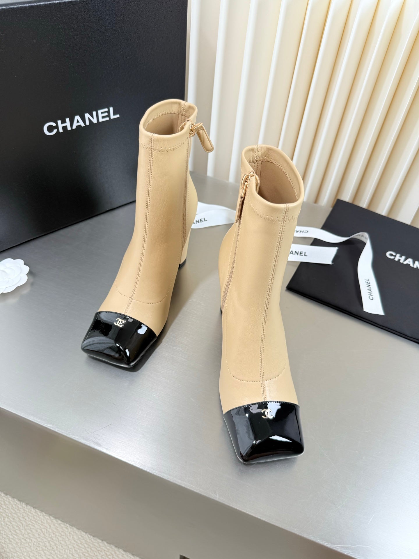 CHANEL 26S ZIPPER BOOTS 75 MM IN BEIGE CALFSKIN AND BLACK PATENT LEATHER SQUARE TOE HIGH