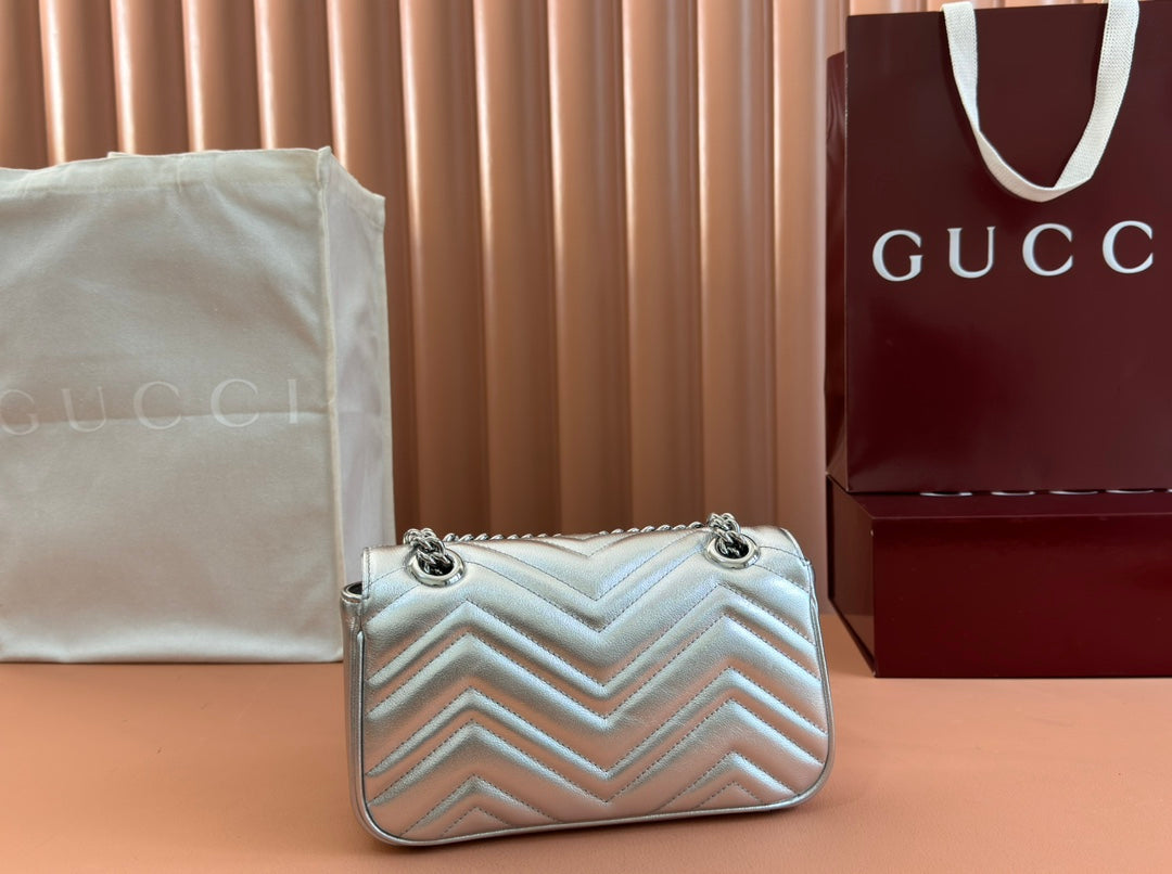 MARMONT MEDIUM SHOUDER BAG 23 IN SILVER PATENT CALFSKIN