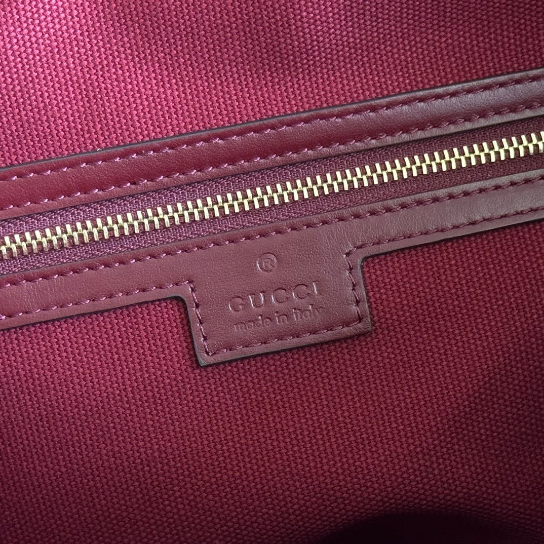 GUCCI 25S EMBLEM MEDIUM SHOULDER BAG 26 IN ROSSO ANCORA RED CALFSKIN