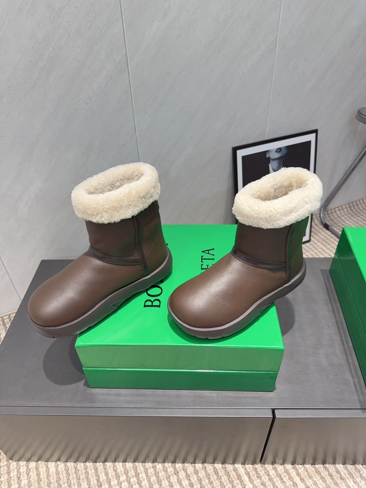 BOTTEGA VENETA 26S FUR-LINED ANKLE BOOTS IN DARK BROWN CALFSKIN AND WHITE WOOL