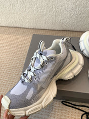 UNDER ARMOUR 3XL KNIT SNEAKER IN LIGHT GRAY WHITE AND BLACK POLYESTER