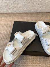 DAD SANDAL IN WHITE SHEEPSKIN MULE