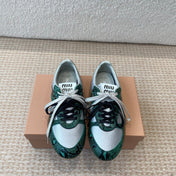 GYMNASIUM SNEAKER IN SILVER FABRIC AND DARK GREEN SNAKE EFFECT CALFSKIN