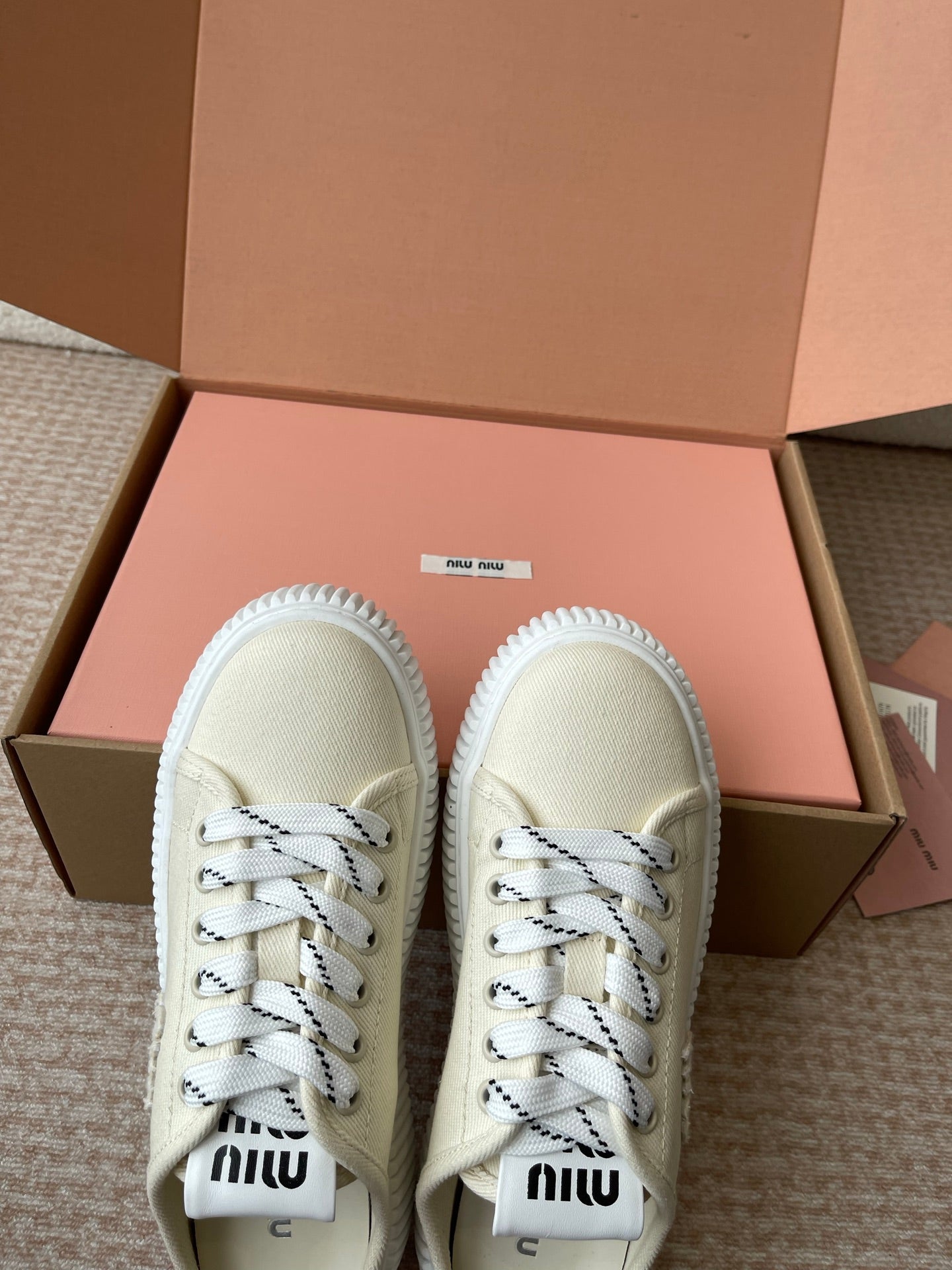 WASH SNEAKER MULES IN OFF WHITE DENIM WHITE STRIPED LACES