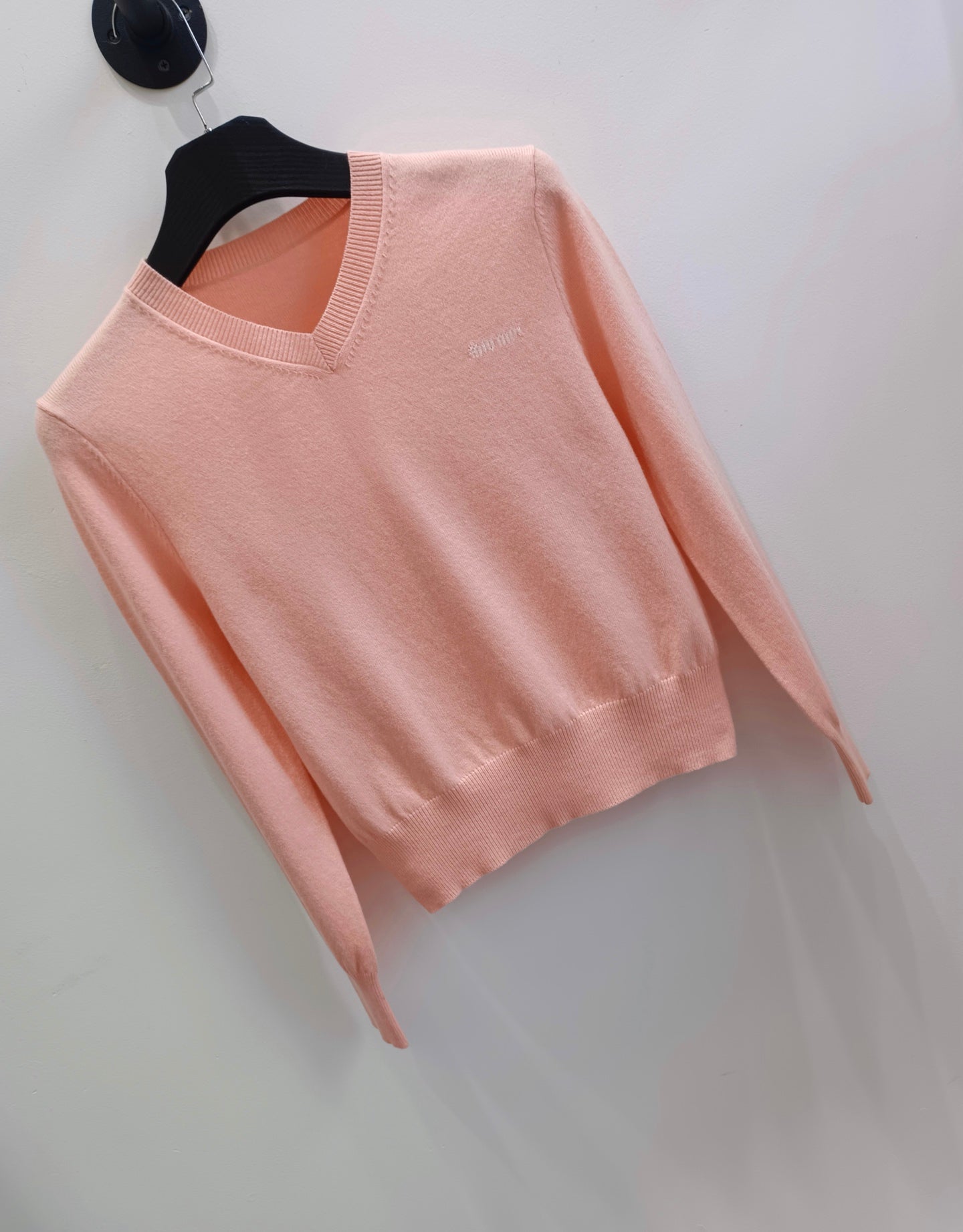 MIUMIU 26S V-NECK KNIT SWEATER 1570