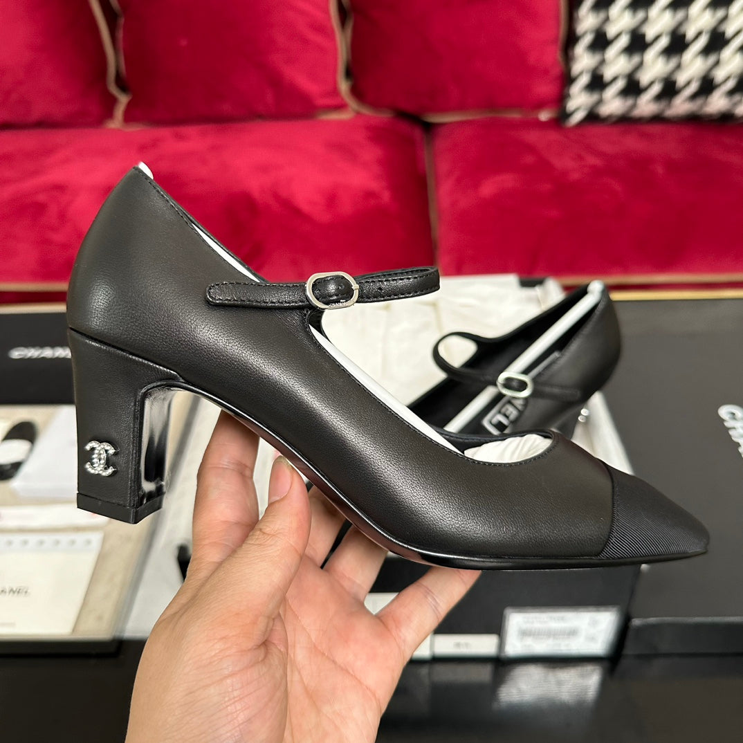 HIGH MARY JANE IN BLACK CALFSKIN AND SATIN