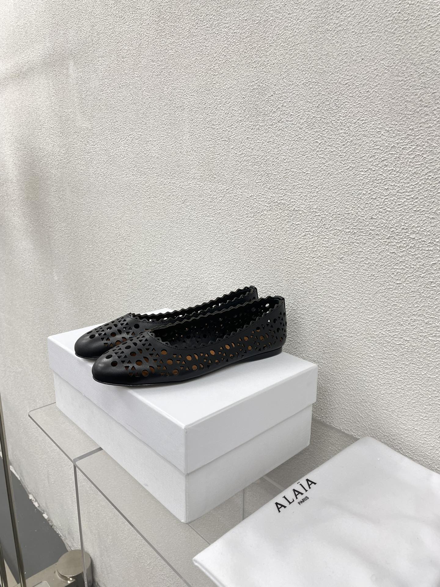 ALAIA BALLET FLAT IN BLACK MESH LAMBSKIN