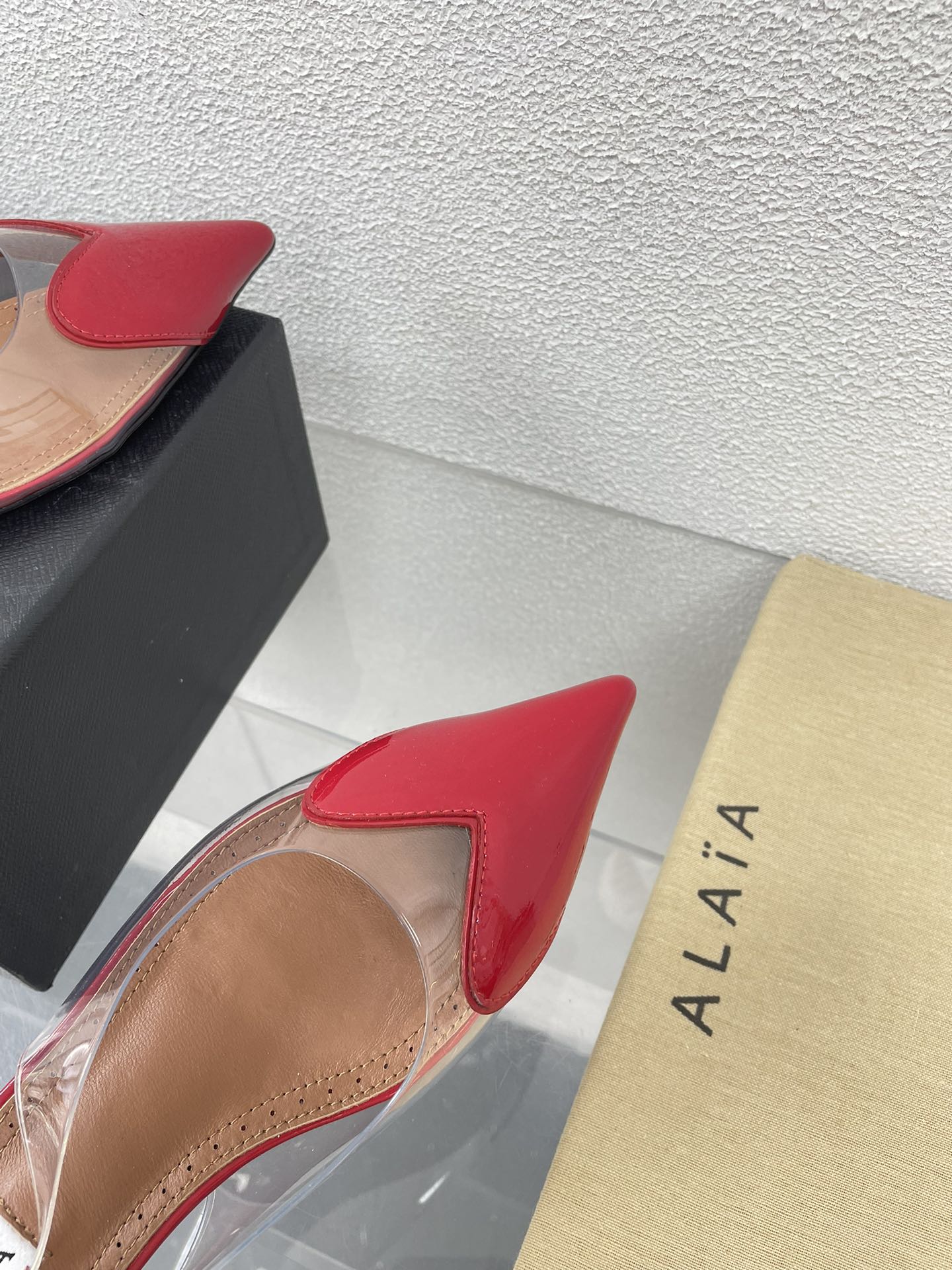 ALAIA LE COEUR FLAT SLINGBACKS IN CHERRY RED PATENT LAMBSKIN