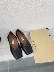 ALAIA BALLET FLATS IN BLACK CALFSKIN