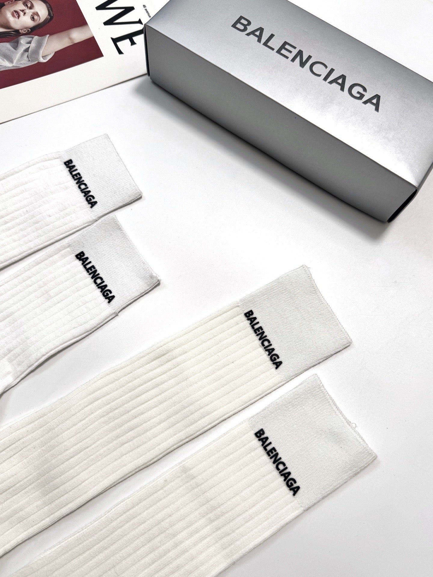 BALENCIAGA 26S CREW SOCKS 410301 (1 BOX)