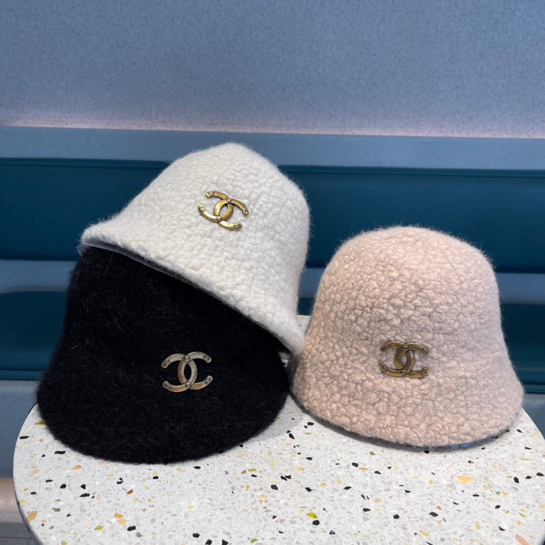 BUCKET HAT IN BLACK LAMB FUR 422036