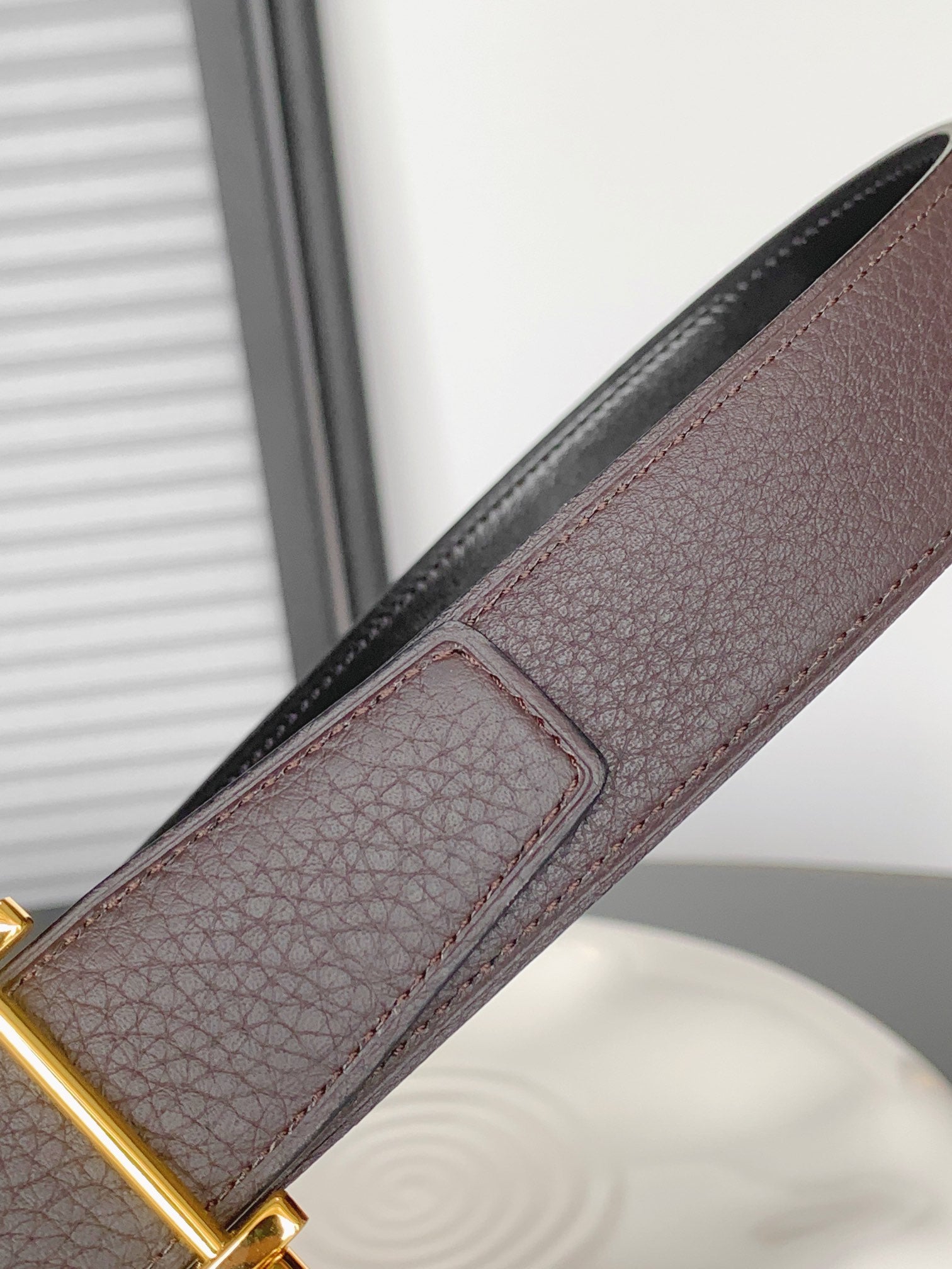 HM REVERSIBLE BLACK AND CHESTNUT BROWN LEATHER STRAP 32 MM GOLD HARDWARE