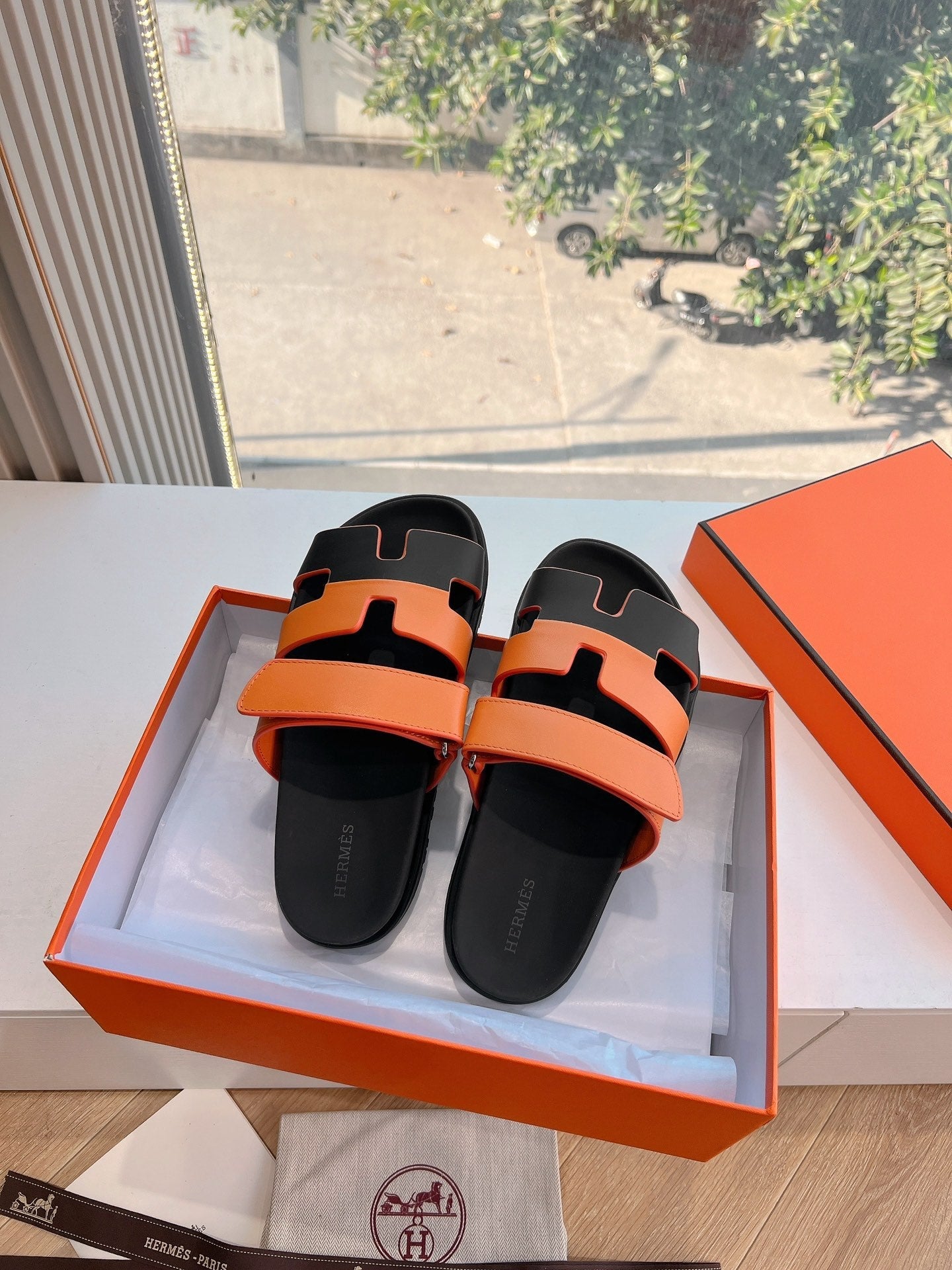 CHYPRE SANDAL IN VIVID ORANGE MIX BLACK CALFSKIN