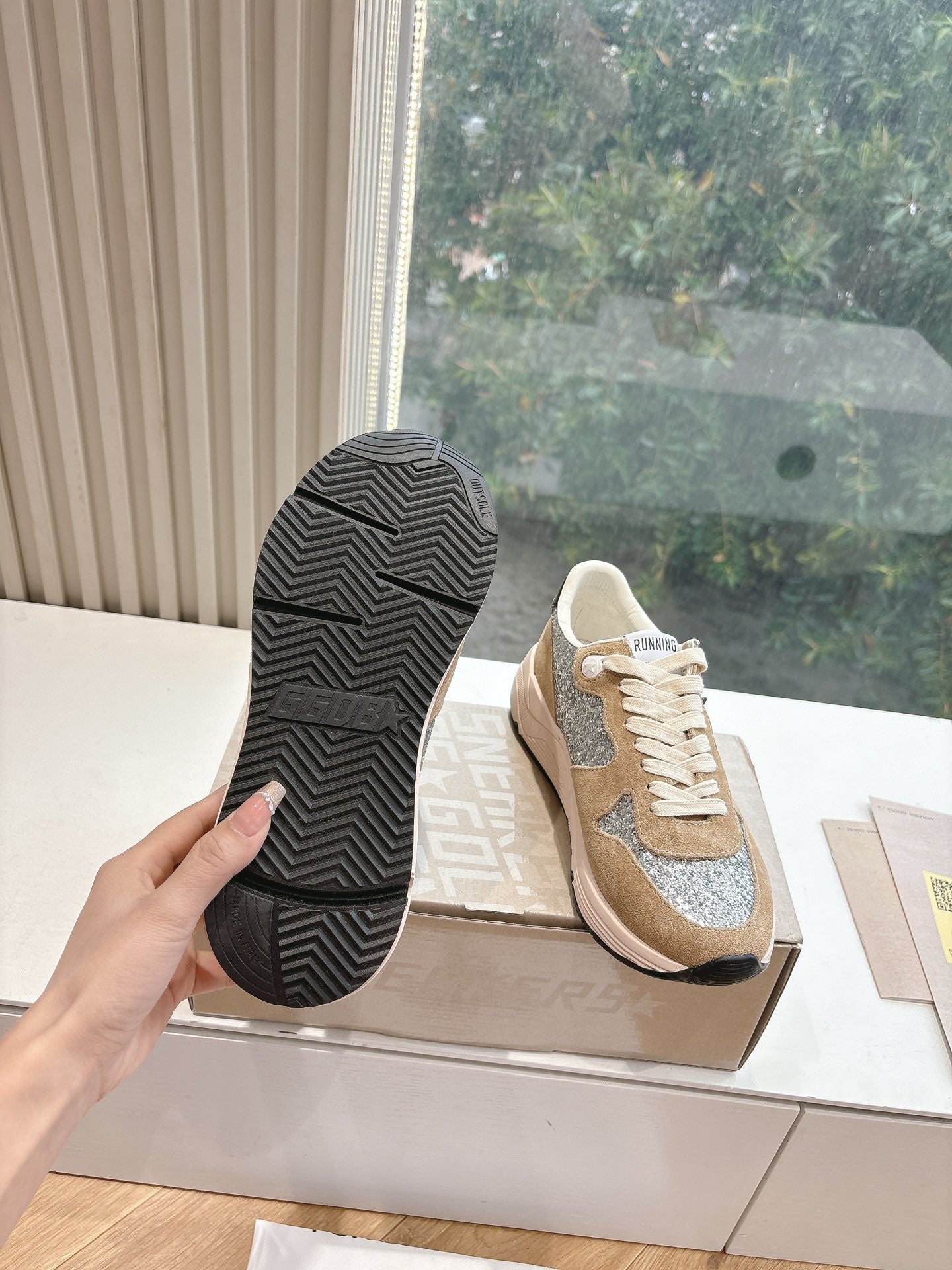 RUNNING SOLE SNEAKERS IN SILVER GLITTER AND PECAN PIE SUEDE BLACK CALFSKIN STAR