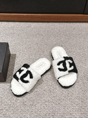 CC SLIPPERS IN WHITE MIX BLACK FLEECE
