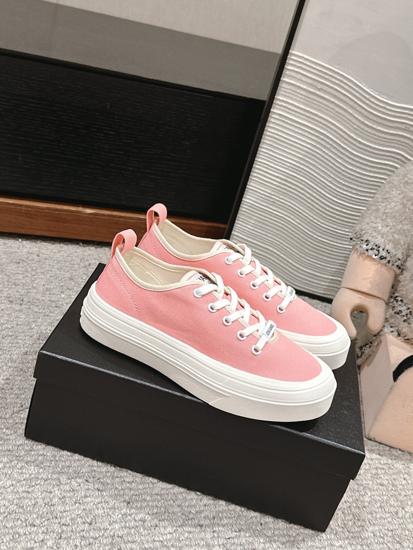LACE-UP SNEAKERS IN PASTEL PINK CANVAS