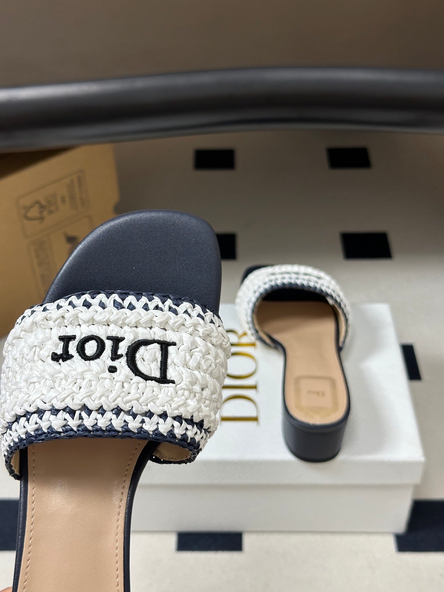 DIOR 26S BLOCK-HEEL SLIDE SANDALS 40MM IN WHITE AND DEEP BLUE RAFFIA