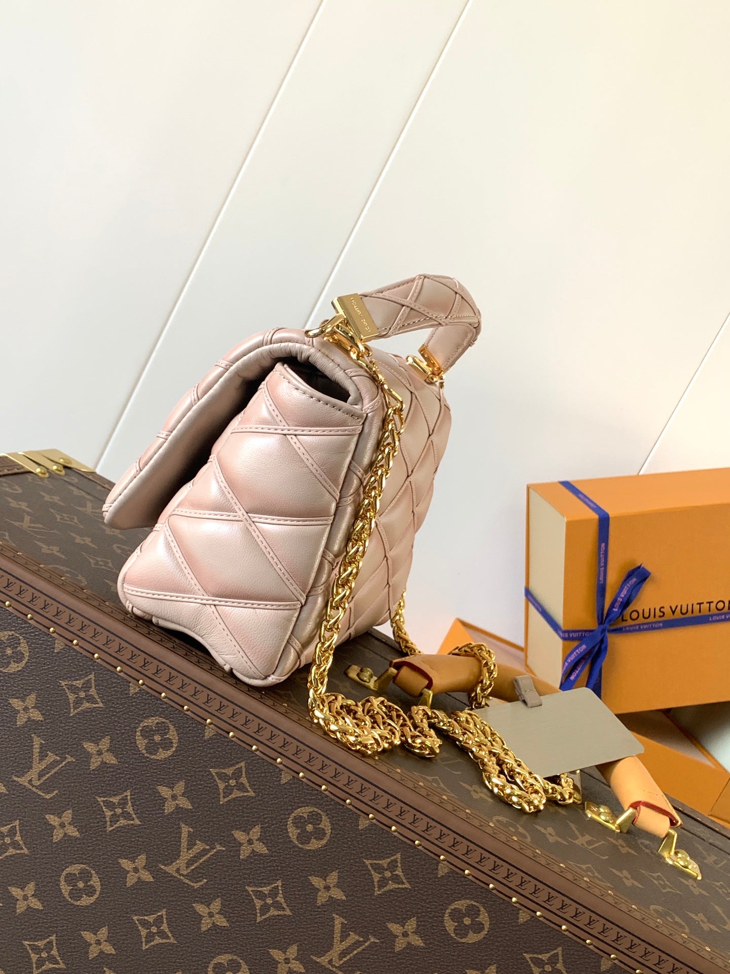 LV 25S GO-14 MM 23 IN LIGHT PINK QUILTED LAMBSKIN GOLD HARDWARE